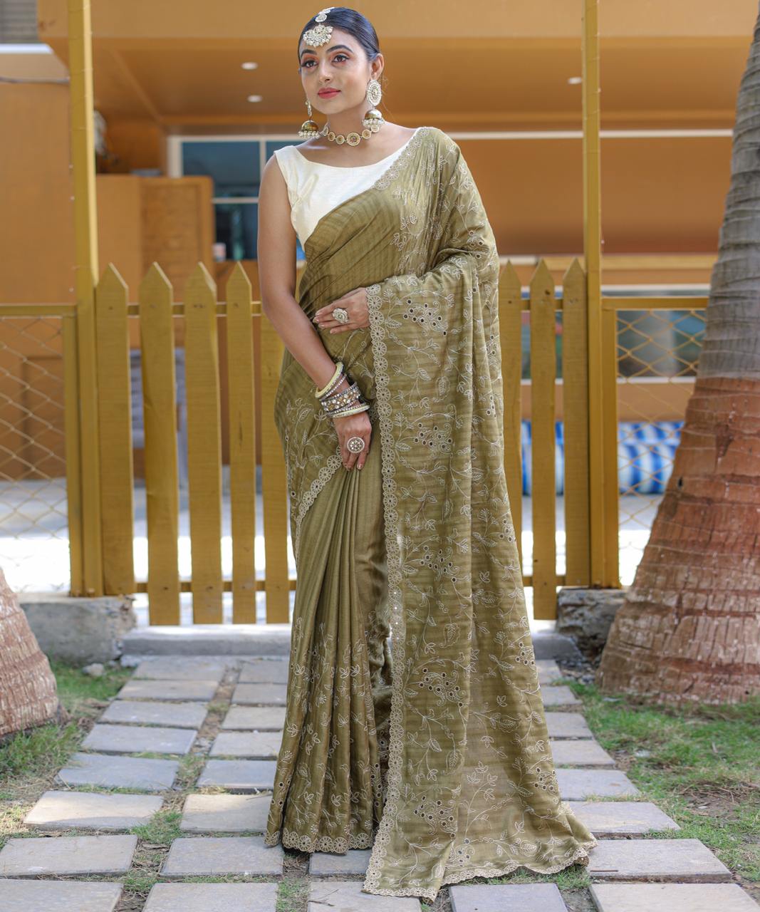 Pure Soft Silk Saree With Beautiful Thread Handwork